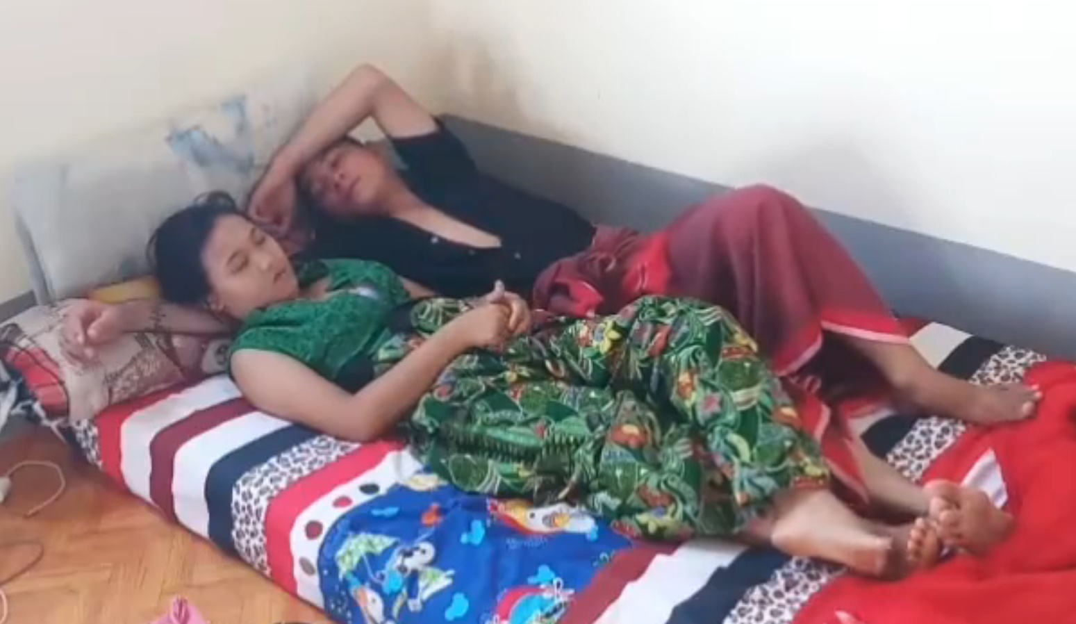 Adik Desah Di Pelukan Kakak