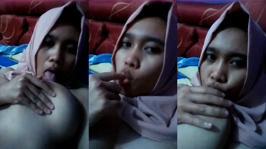 Bokep Indo Dedek Dewi Sange Mainin Tetek