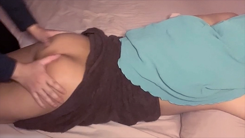 Bokep Indo MILF Hijab Montok Digrepe Tukang Pijat