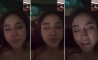 Enak Banget Ngocok Sambil VCS Dengan Tobrut