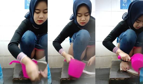 Bokep ngintip pipis cewek jilbab diwc umum