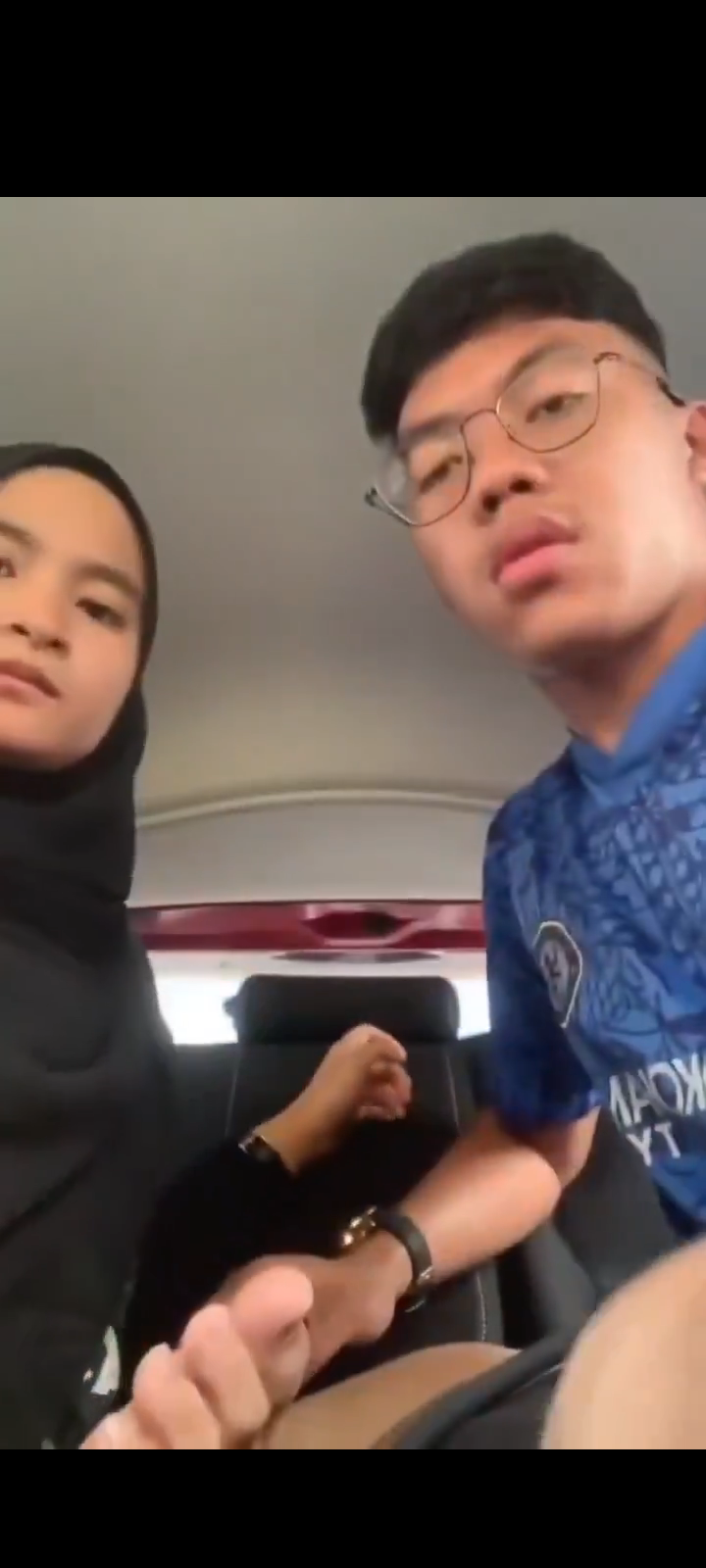 Menuruti Nafsu Birahi Pacar Di Mobil – Bokep indo