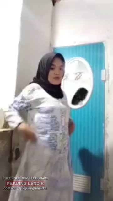 Ukhti tubuh mungil mantap juga goyangannya – Tele @PejuangLendir01